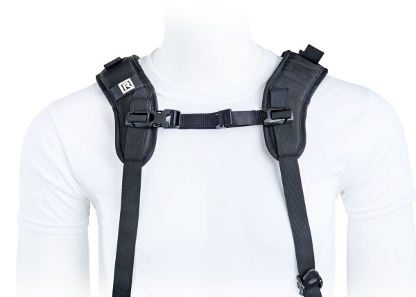 361020_BLACKRAPID_DoubleX_04_Web - BLACKRAPID Canada A mannequin's back displaying a harness securely attached to it, highlighting the design and fit of the harness.