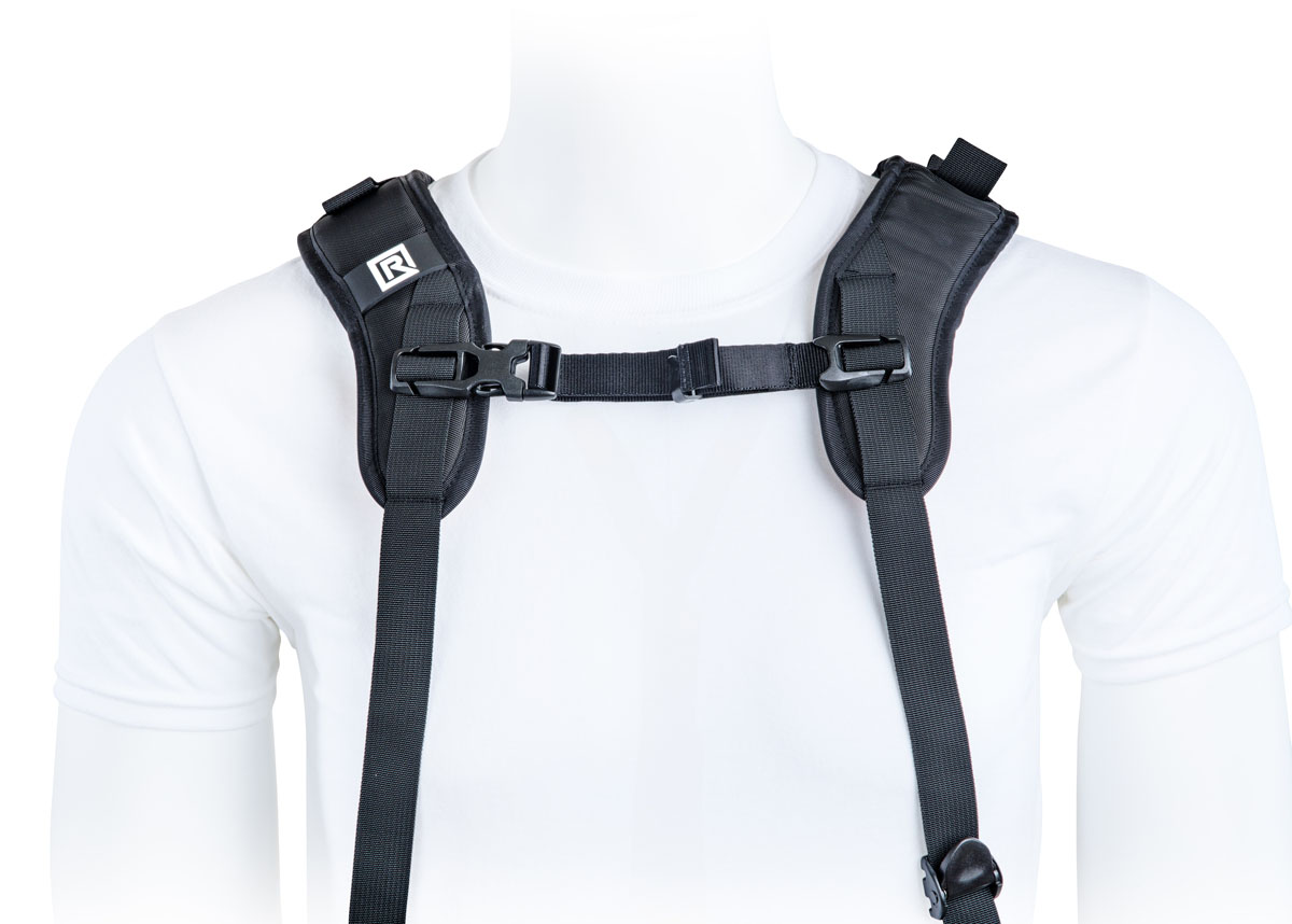 361020_BLACKRAPID_DoubleX_04_Web - BLACKRAPID Canada A mannequin's back displaying a harness securely attached to it, highlighting the design and fit of the harness.