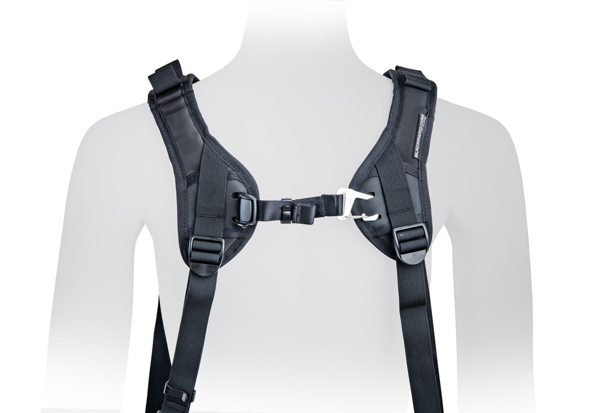 361021_BLACKRAPID_DoubleX_Slim_04_Web - BLACKRAPID Canada A mannequin displaying a harness secured around its torso, showcasing a fitting or design feature.