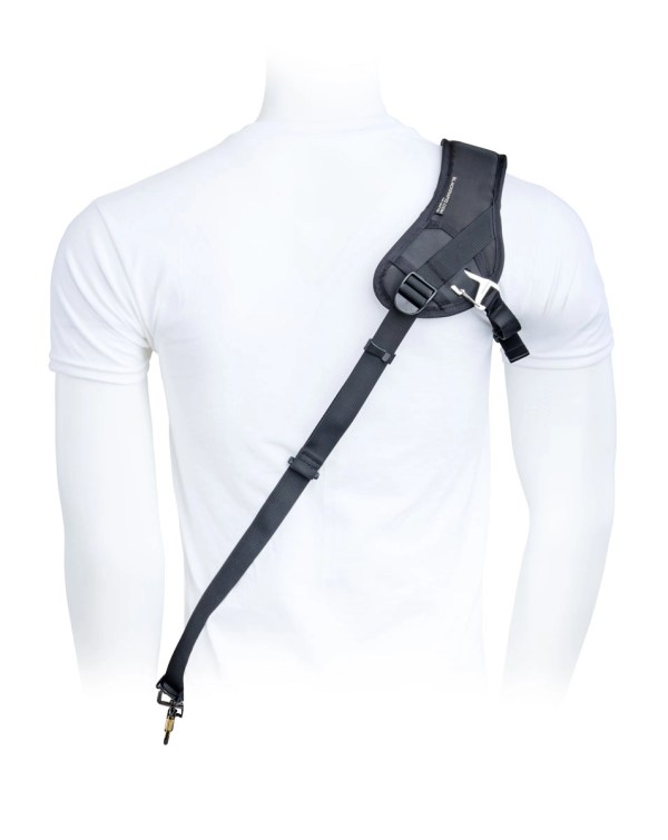 A mannequin displaying a shoulder strap, highlighting its design and functionality.