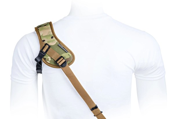 361024_BLACKRAPID_SportX_MT_07 - BLACKRAPID Canada A mannequin wearing a camouflage camera sling, highlighting its design and functionality.